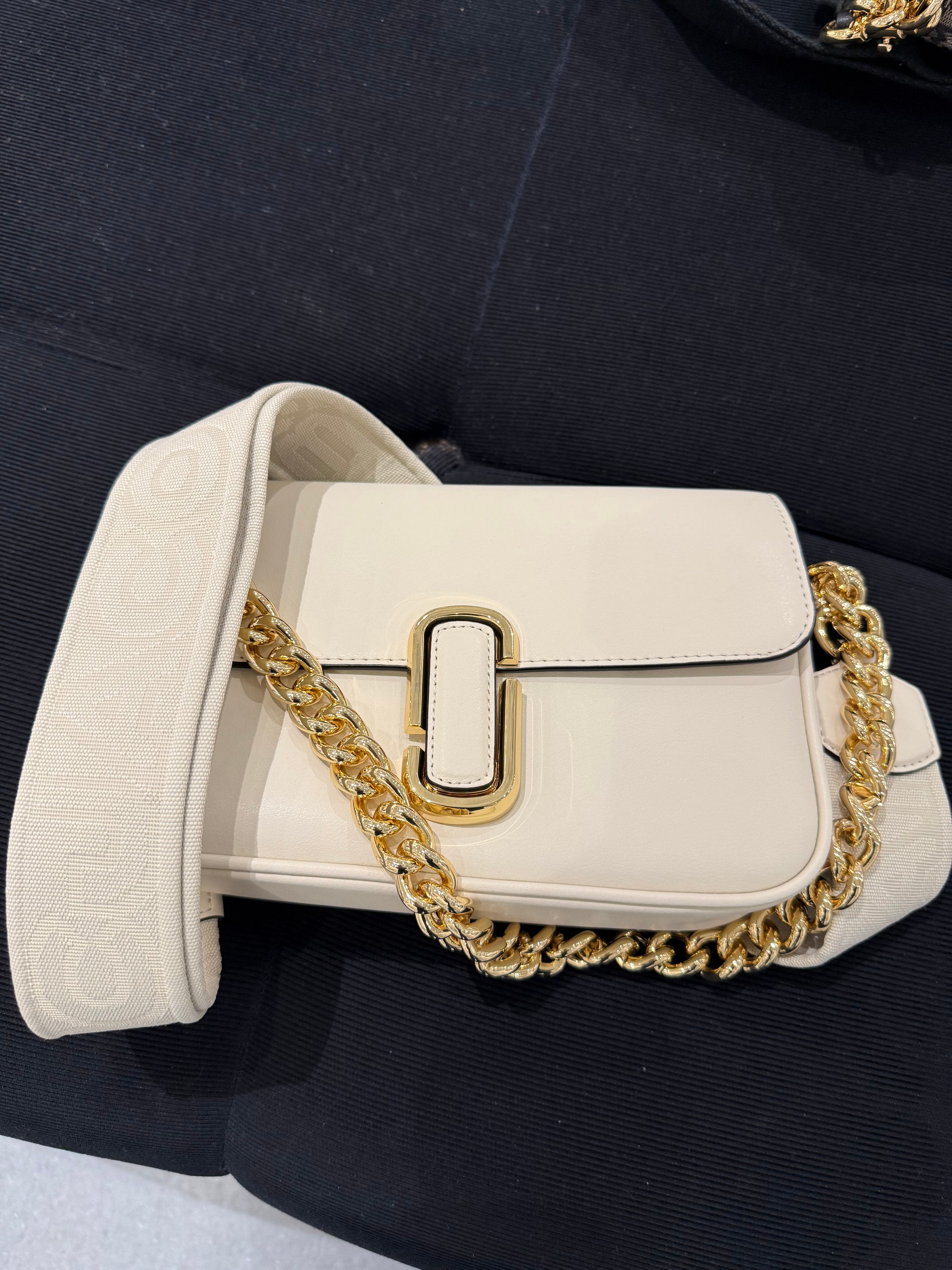 MARC JACOBS EL BOLSO DE HOMBRO J MARC 