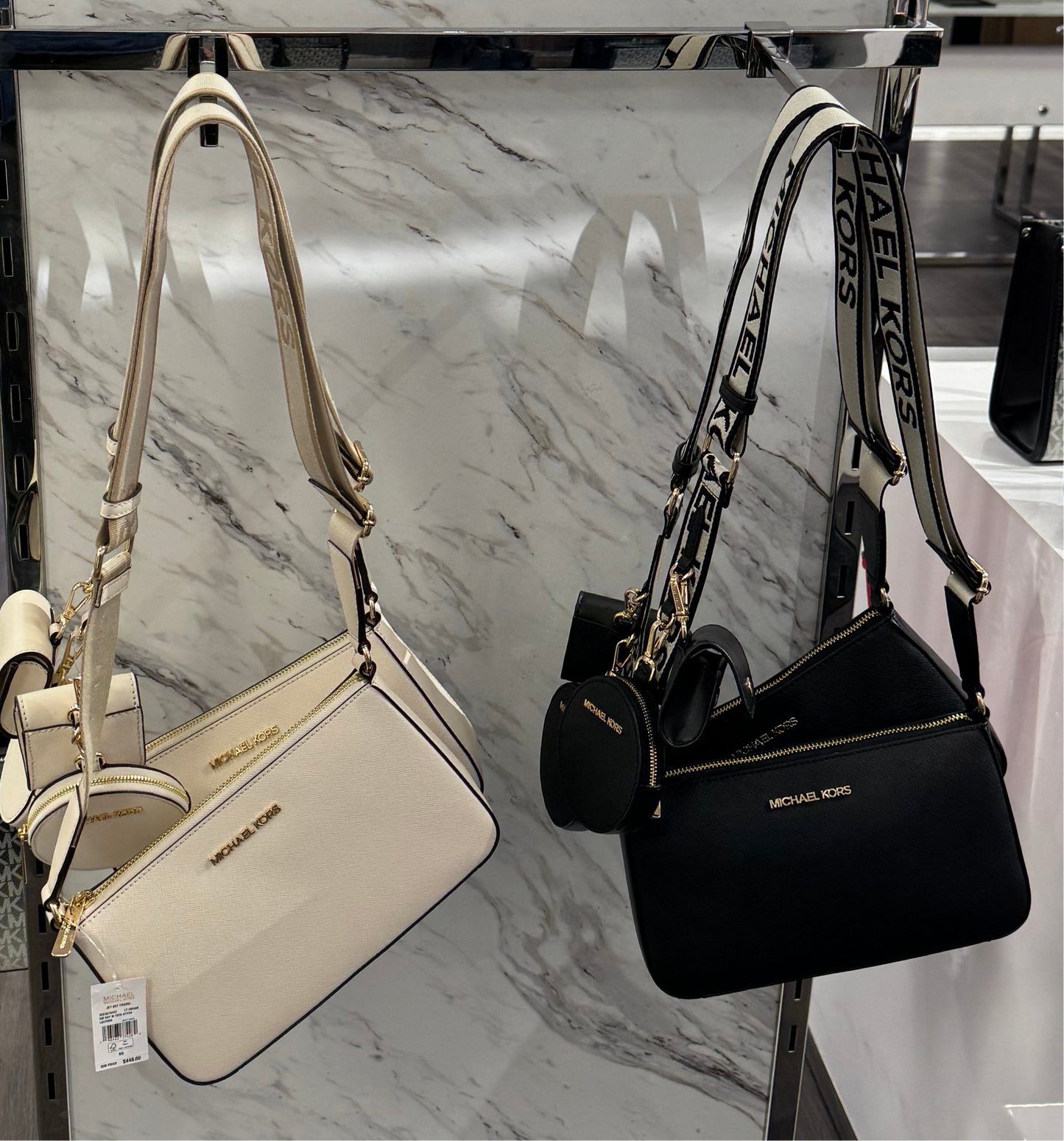 Michael Kors Jet Set Logo Umhängetasche mit Hülle für Apple Airpods Pro®