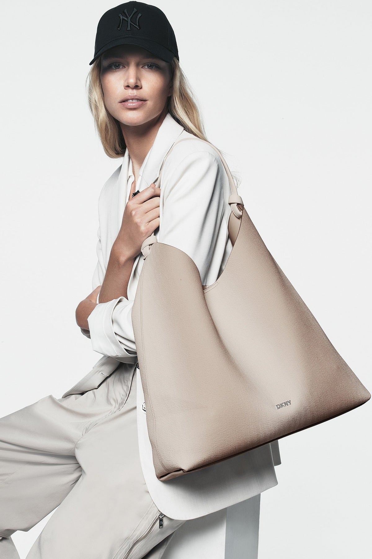 DKNY Paula Hobo Light Taupe