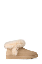 UGG Classic Ultra Mini Chalet Boot - Sandcastle