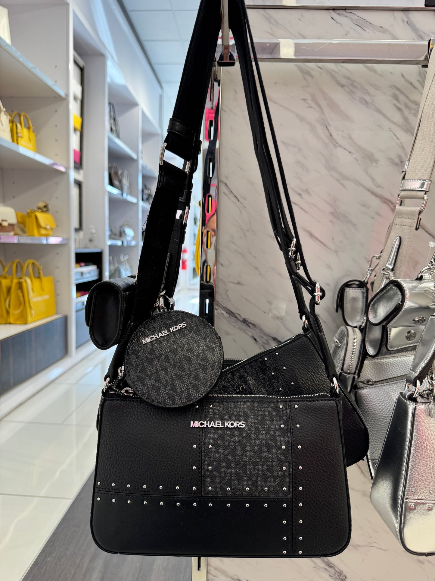 Michael Kors Jet Set Logo Umhängetasche mit Hülle für Apple Airpods Pro®
