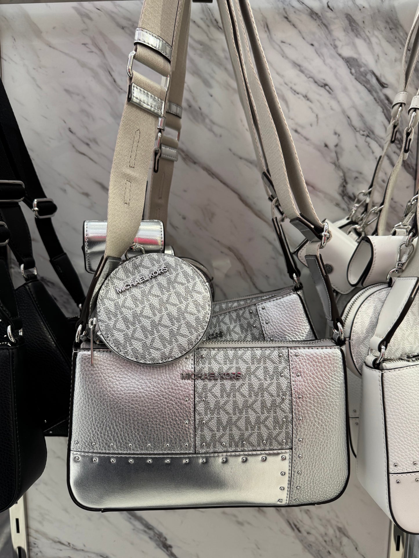 Michael Kors Jet Set Logo Umhängetasche mit Hülle für Apple Airpods Pro®
