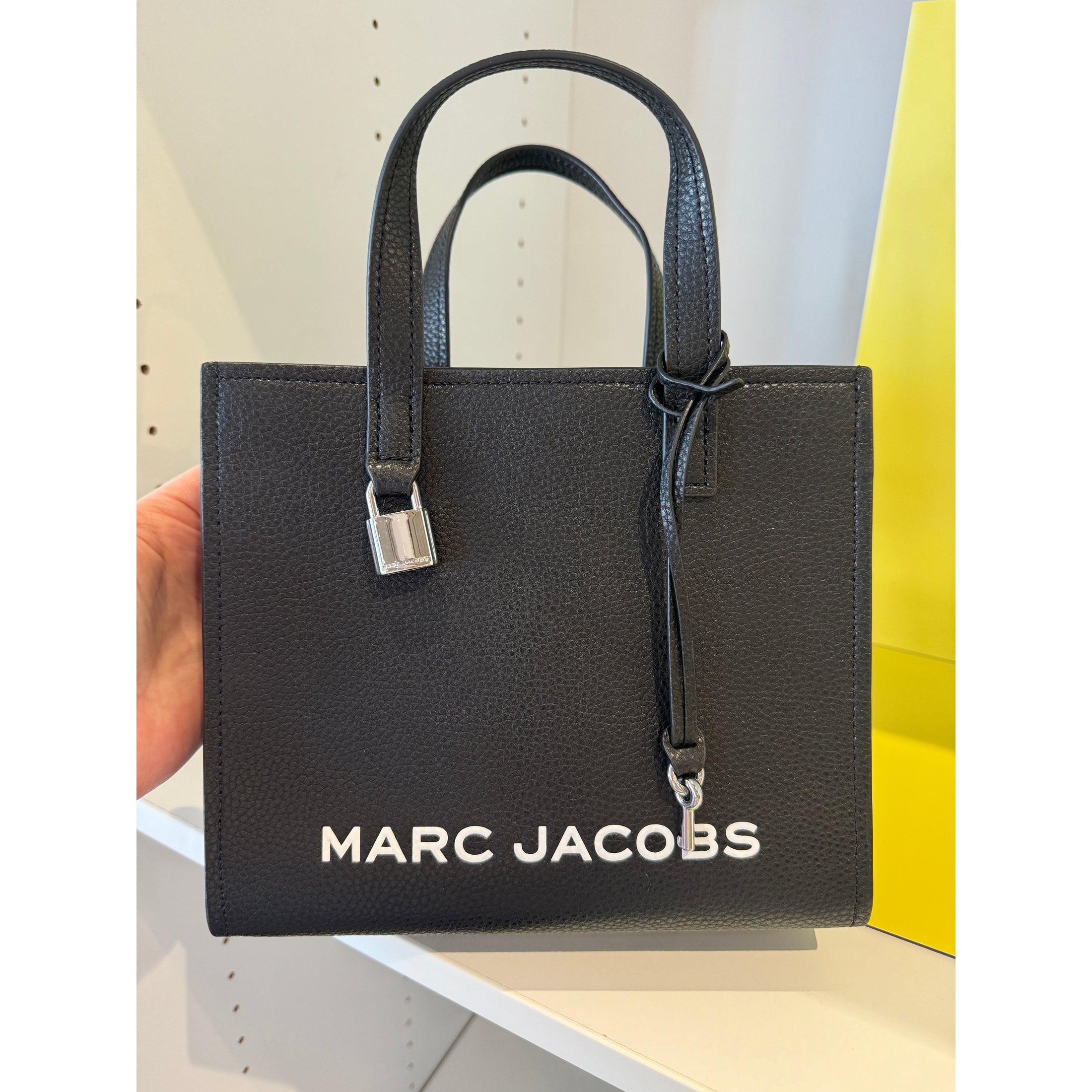 Marc Jacobs Mini Grind con logotipo