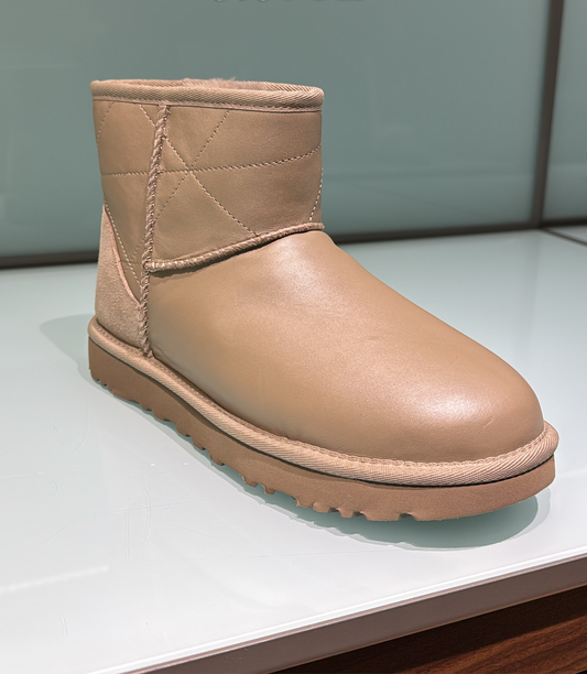 UGG Classic Short Nude Color