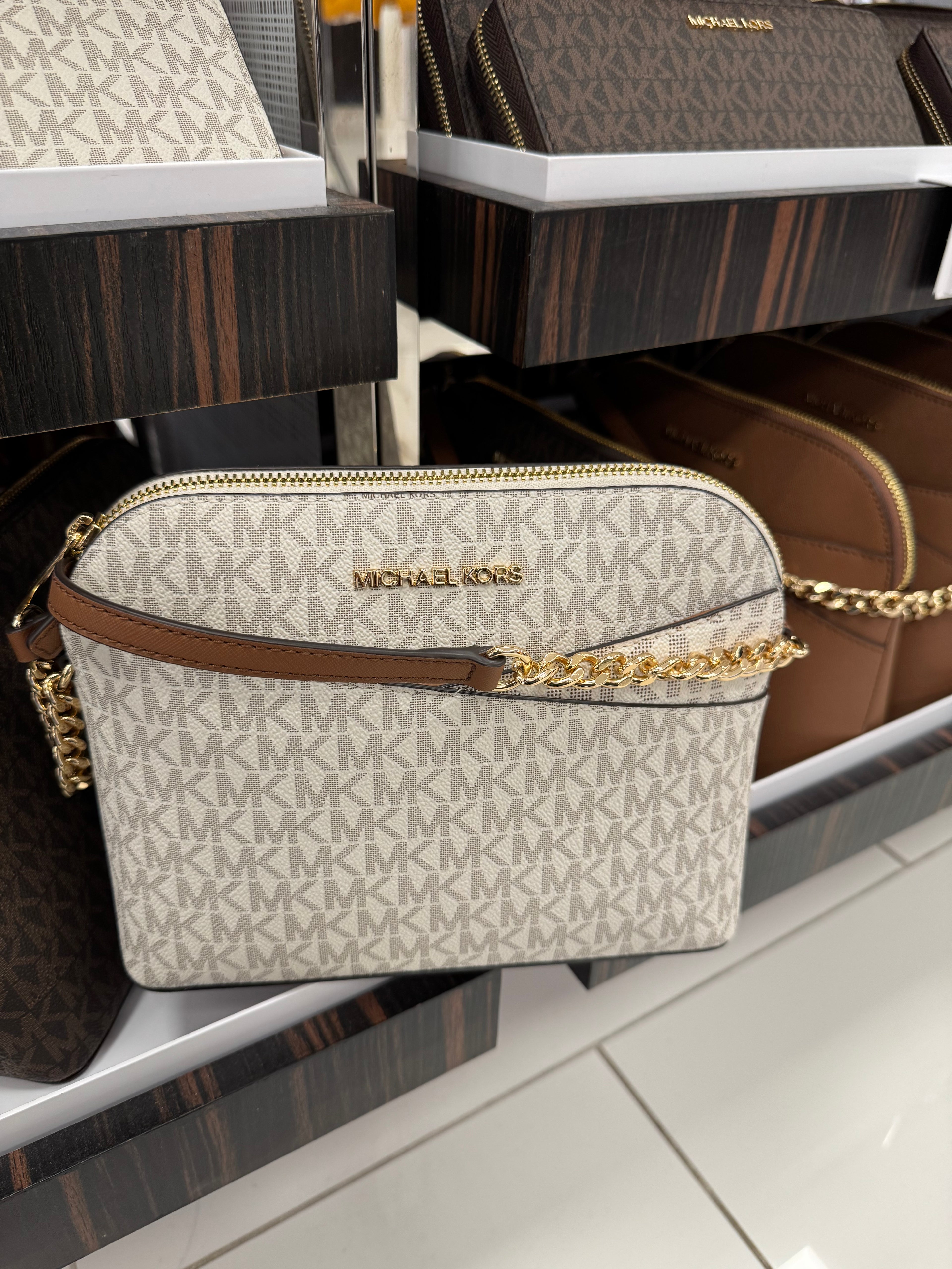 Bolso bandolera Jet Set Dome de Michael Kors