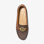 Mocasín con logotipo tachonado Fulton de Michael Kors