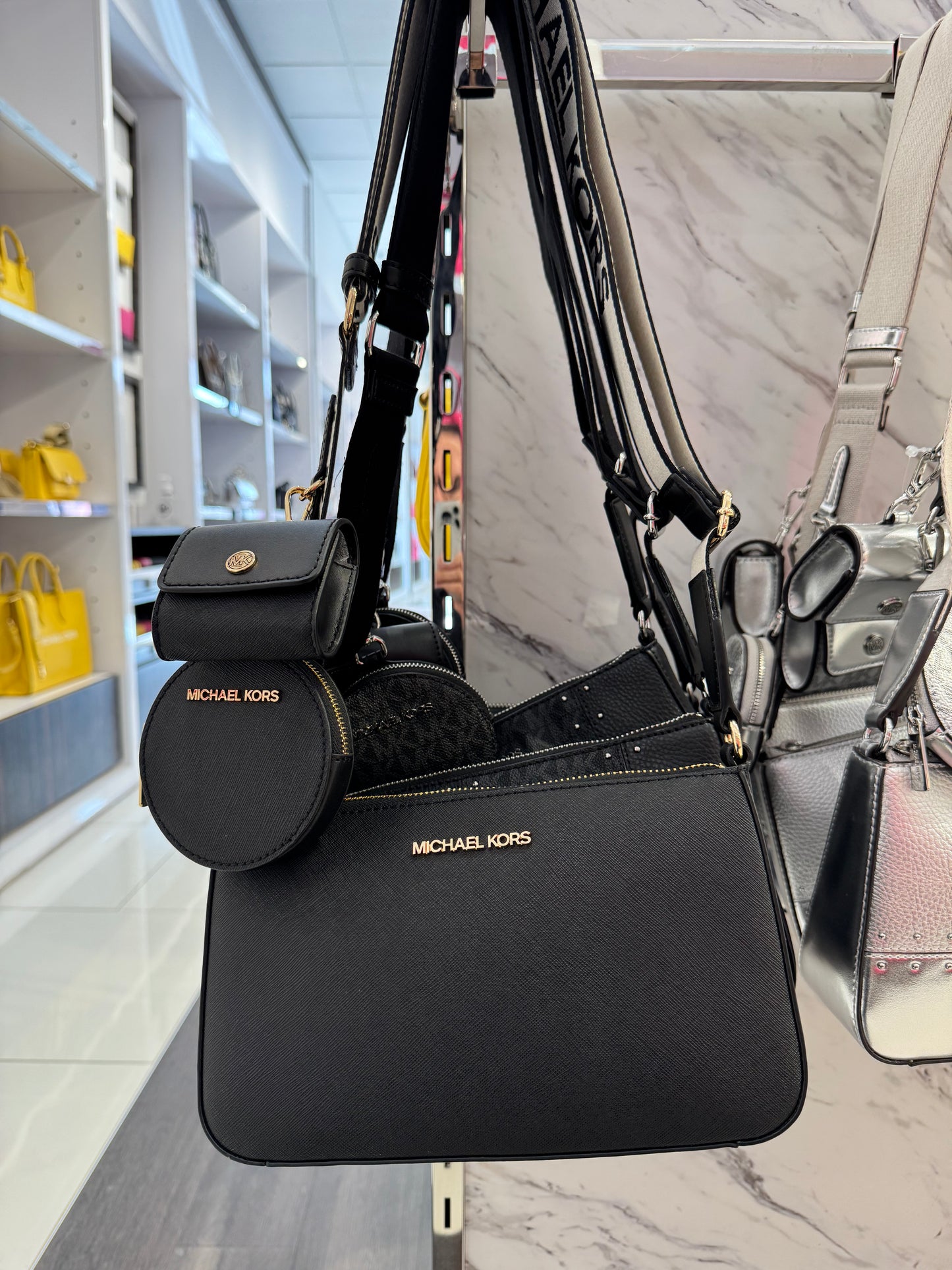Michael Kors Jet Set Logo Umhängetasche mit Hülle für Apple Airpods Pro®