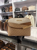 Bolso bandolera Jet Set Dome de Michael Kors