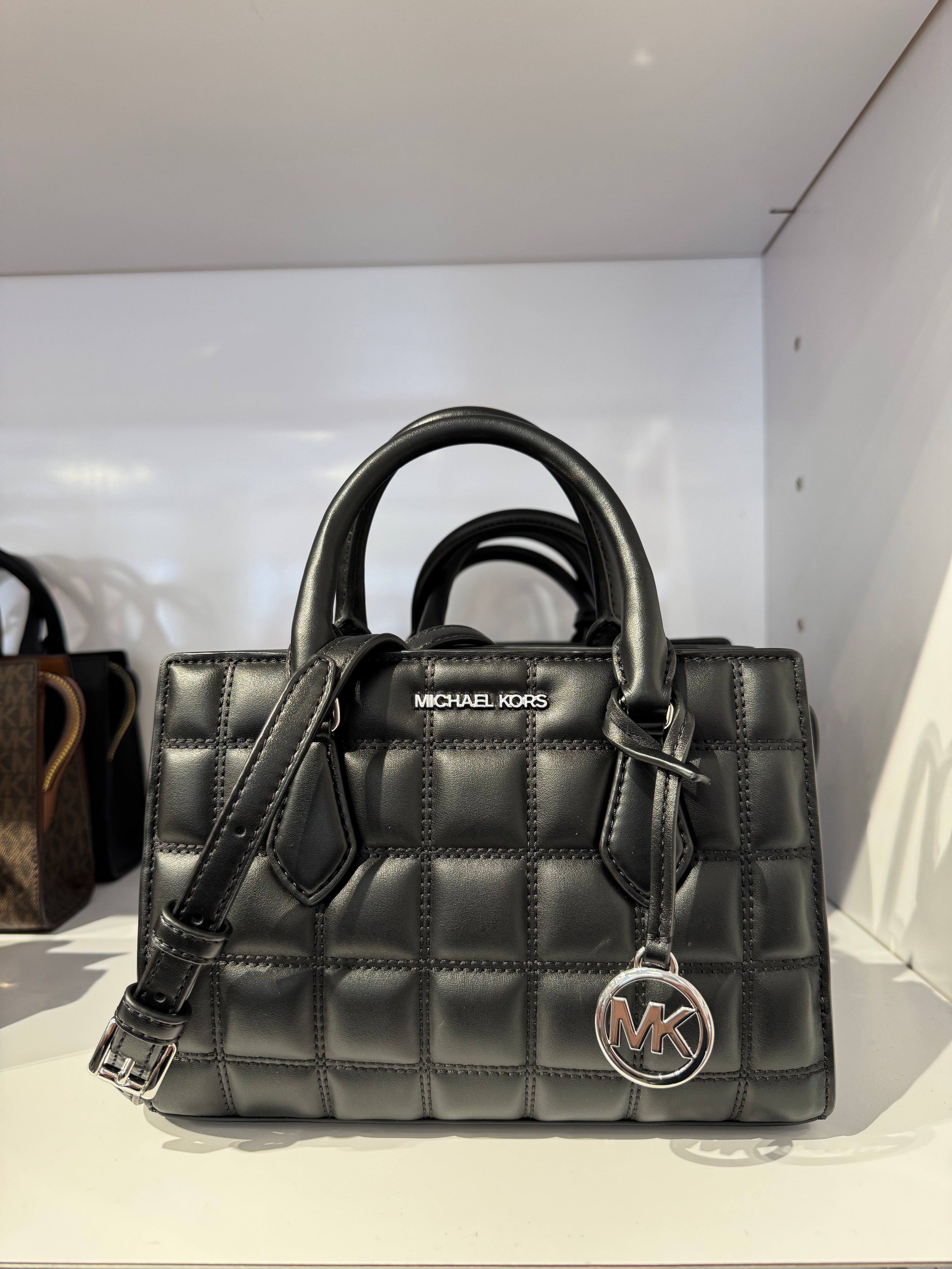 Michael Kors Sheila Kleine Umhängetasche aus Kunstleder