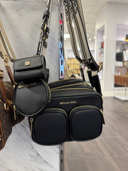 Bolso bandolera de dos bolsillos Jet Set de Michael Kors con Airpods