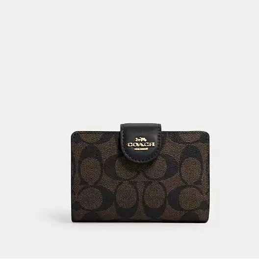 Cartera mediana con cremallera en las esquinas de Coach 