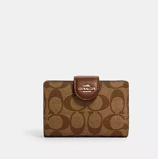 Cartera mediana con cremallera en las esquinas de Coach 