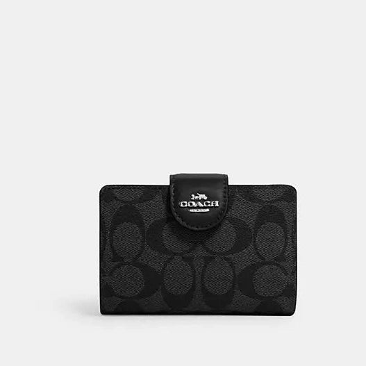 Cartera mediana con cremallera en las esquinas de Coach 