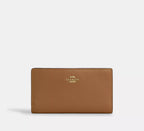 Cartera fina con cremallera de Coach en lona distintiva 