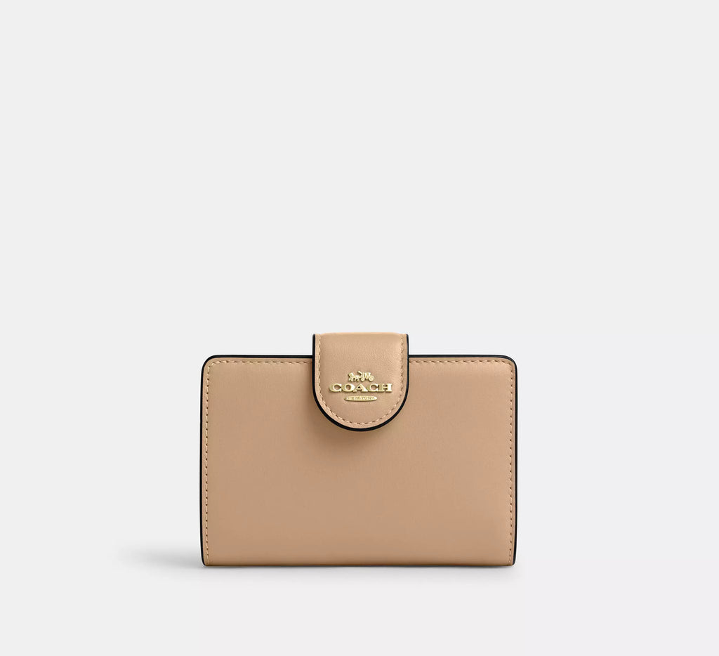 Cartera mediana con cremallera en las esquinas de Coach 