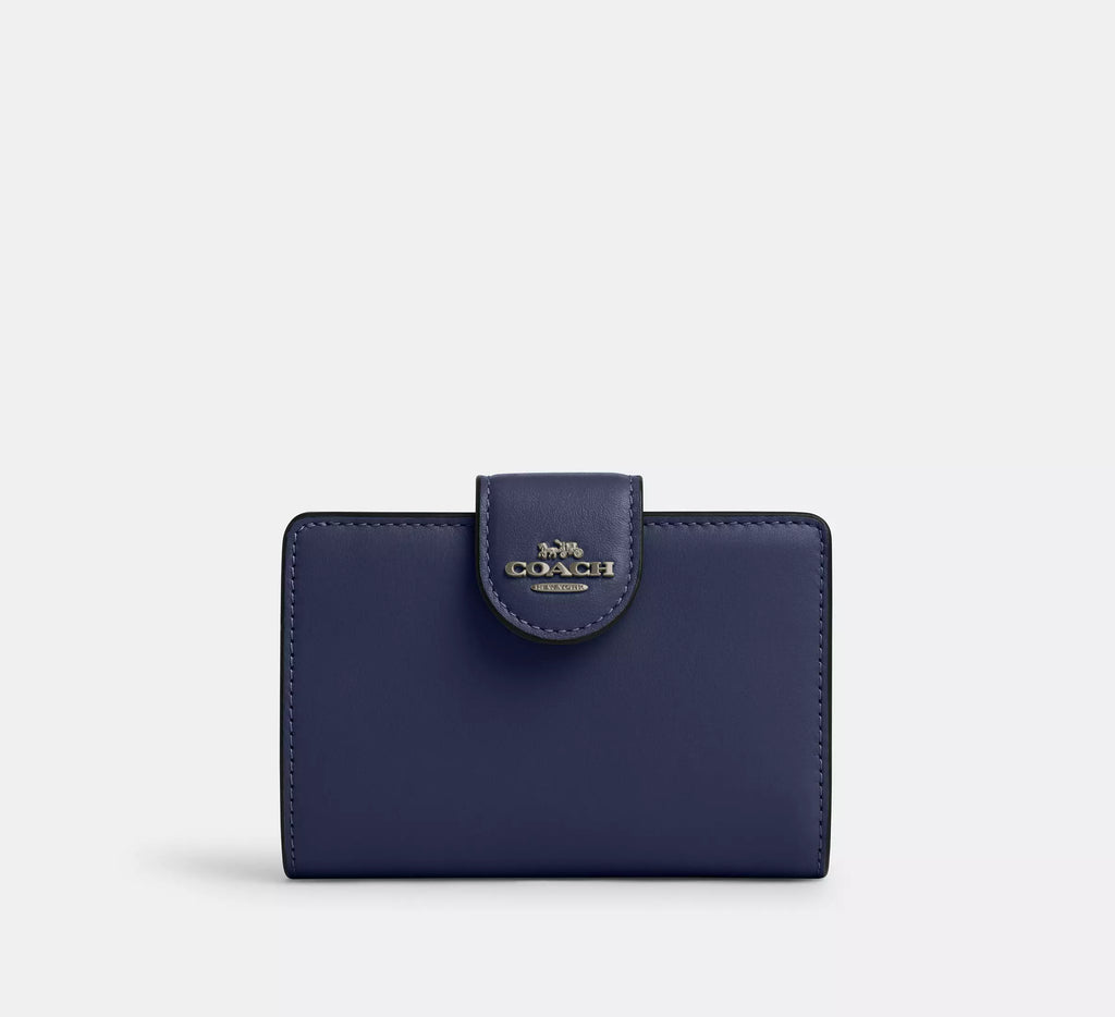 Cartera mediana con cremallera en las esquinas de Coach 