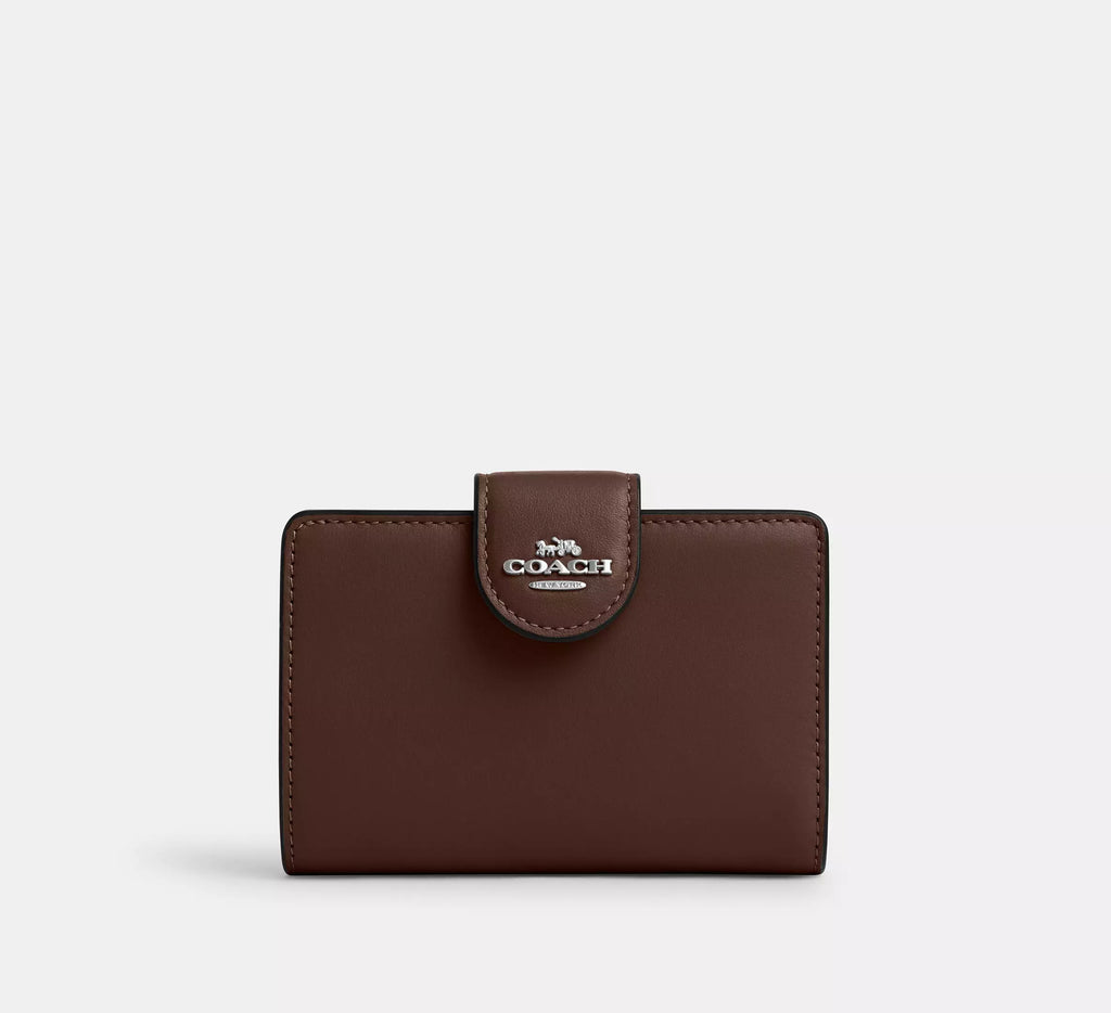 Cartera mediana con cremallera en las esquinas de Coach 