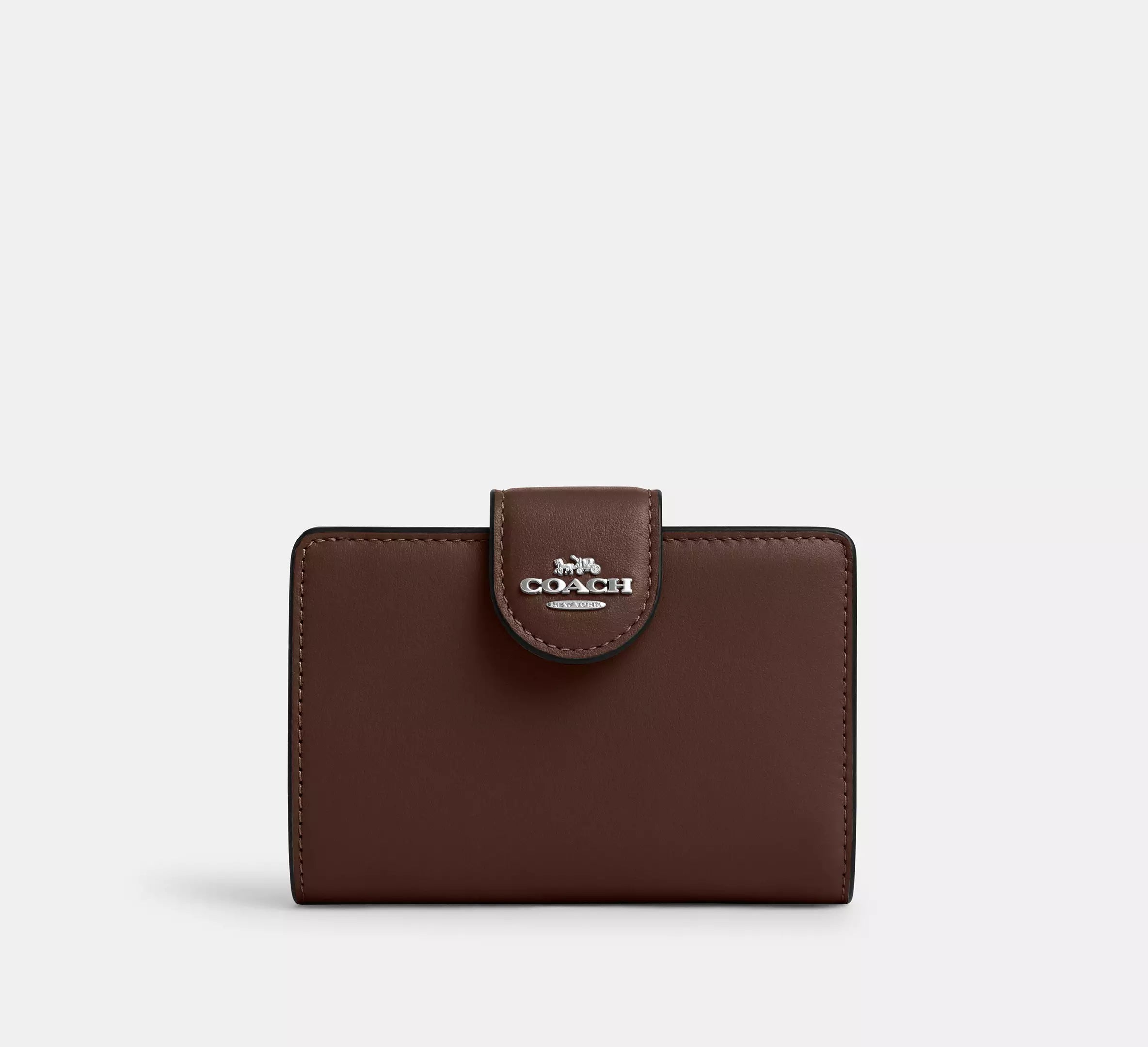 Cartera mediana con cremallera en las esquinas de Coach 