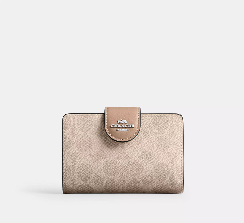 Cartera mediana con cremallera en las esquinas de Coach 