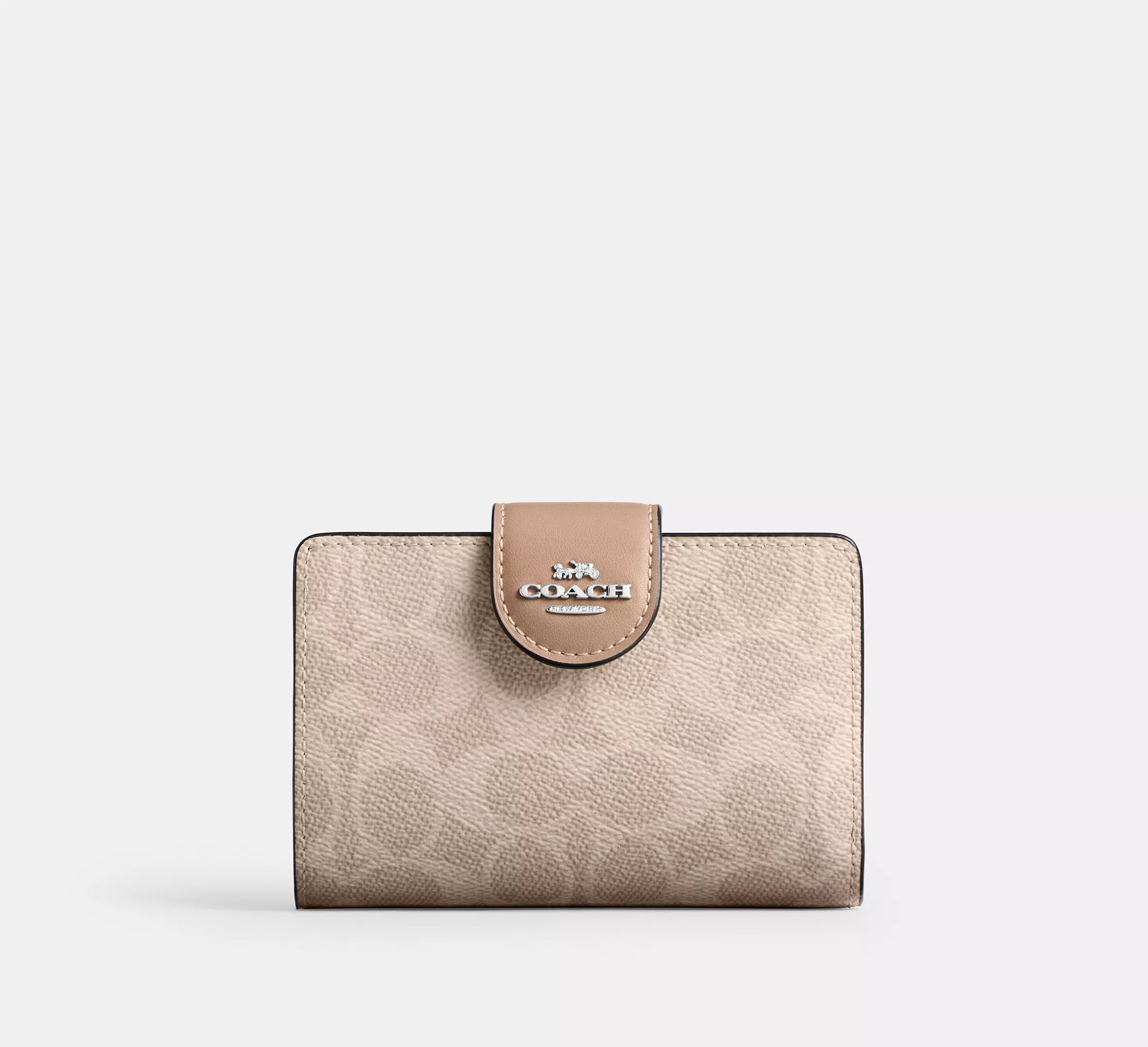 Cartera mediana con cremallera en las esquinas de Coach 