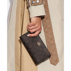 Cartera fina con cremallera de Coach en lona distintiva 